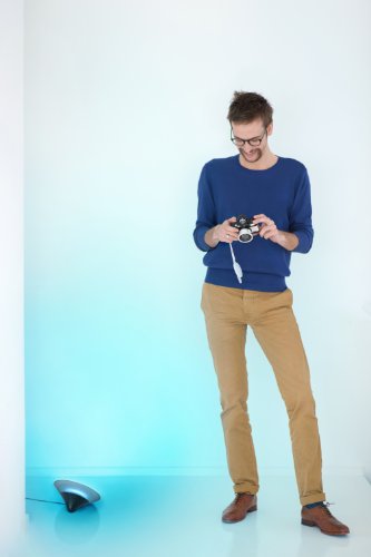 Philips Living Colors Aura, Energiesparende LED-Technologie mit 8 Watt, 16 Millionen Farben, mit Fernbedienung, schwarz 7099830PH - 2