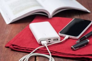 Die Powerbank ein nützlicher Begleiter wenn das Smartphone den Akku aufgibt Die Powerbank ein nützlicher Begleiter wenn das Smartphone den Akku aufgibt (depositphotos.com)